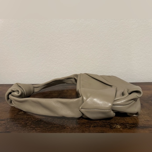 STAUD Kiss Bag in Cream Staud Real Leather - Picture 10 of 13